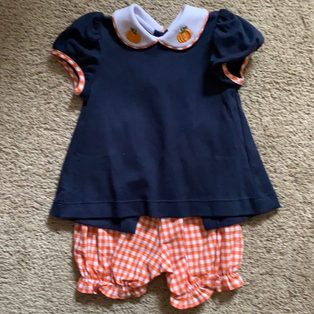 Sz 12 month Lullaby Set girls pumpkin shirt and bloomer set.